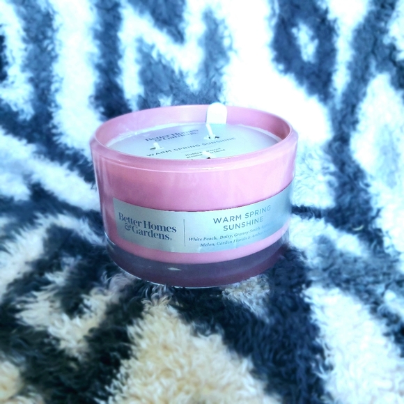 Better Homes & Gardens - warm spring sunshine - Picture 2 of 2